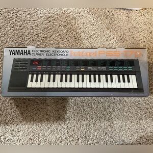 Yamaha PortaSound PSS-170 Keyboard - vintage 1988